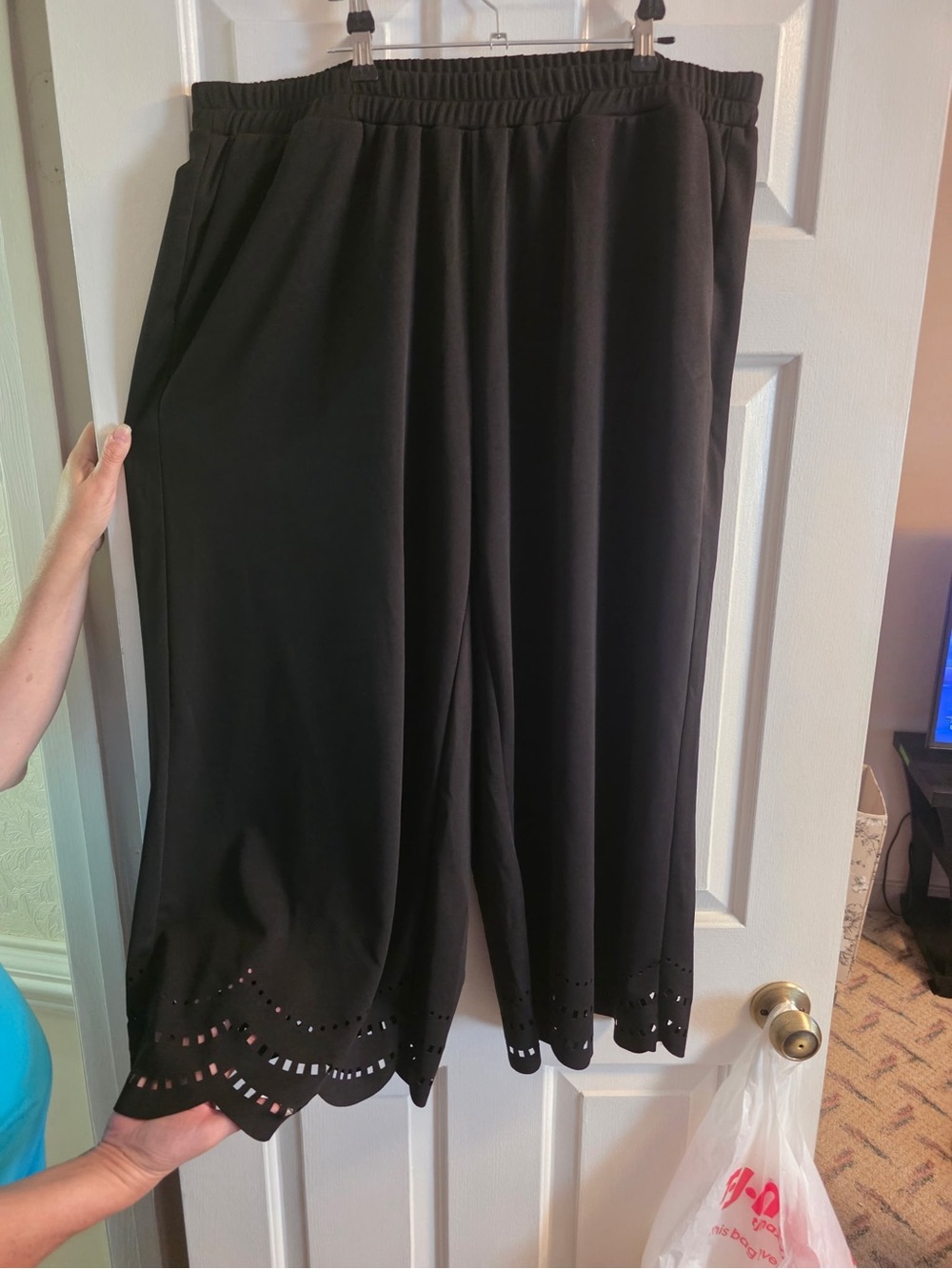 Wide Leg Laser-Cut Hem Pants - Black
